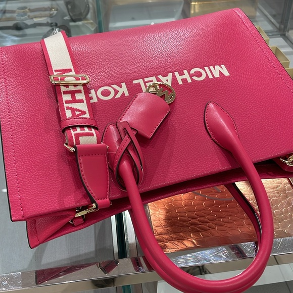 Michael Kors Mirella Medium East West Pebbled Leather Tote Shopper Bag MK EW
NWT - Picture 8 of 16